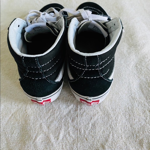 Vans - Picture 2 of 2